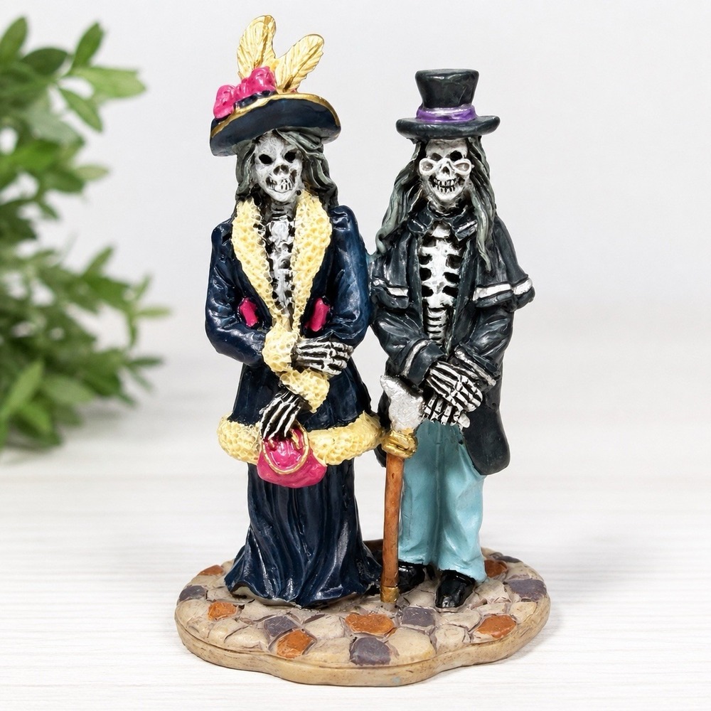 2005 Lemax Spooky Town Very Old Couple Skeleton Halloween Figurine Gothic 52101